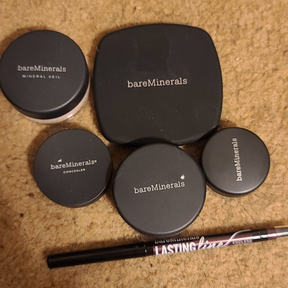 Makeup - Picture 2 of 3